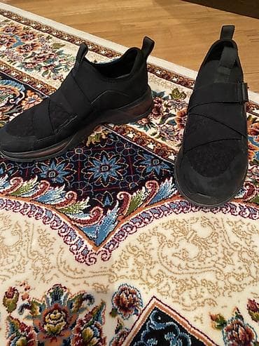 Qadın geyimləri: Məhsul: Kişi idman ayaqqabısı – BOSS brendi - Rəng: qara - Üst hissə — 2