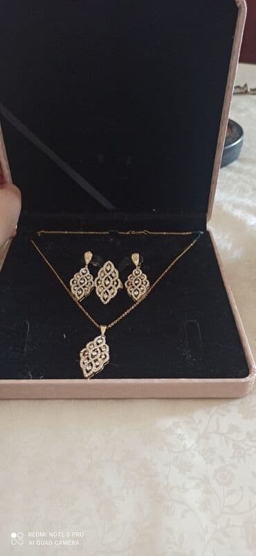 Kulonlar: Aksesuar .Yenidirtəzə alınıb istifadə olunmayıb ustunde sırğa — 1