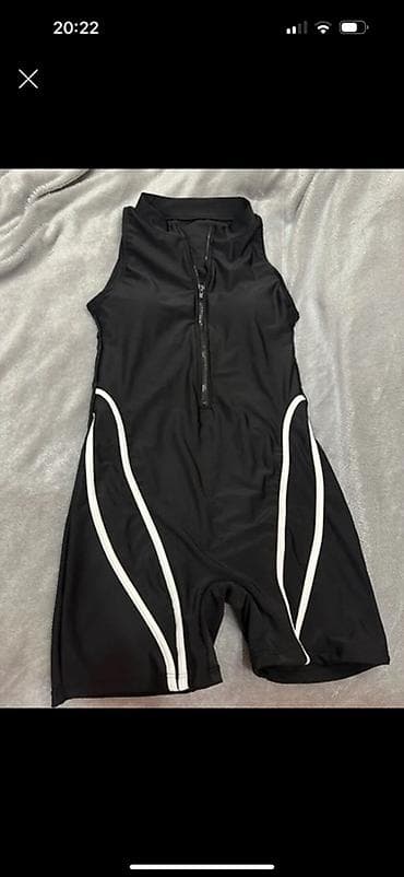 Qara rəngli qadın üzgüçülük kombinezonu - Model: qoluzun, dizə qədər