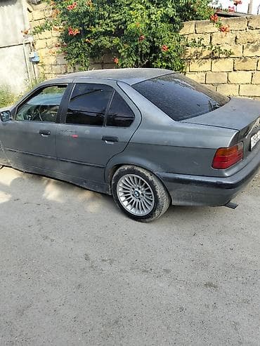 scooter satilir: BMW 3 series: 1.1 l | 1993 il Sedan — 2