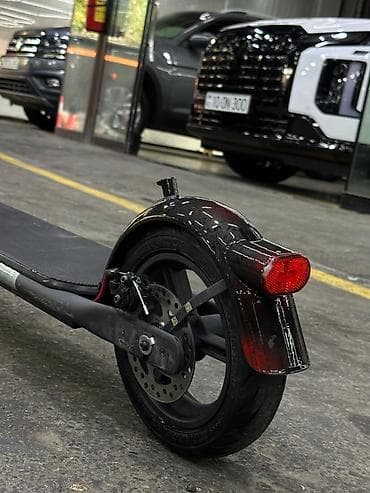 samokat: Elektrik skuter – şəhərdaxili hərəkət üçün kompakt və güclü model — 4