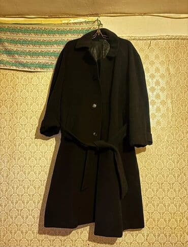 giorgio firmani kaban: Uzun qara paltodur, dizdən aşağıdır, belindən sallanan kəməri də var — 1