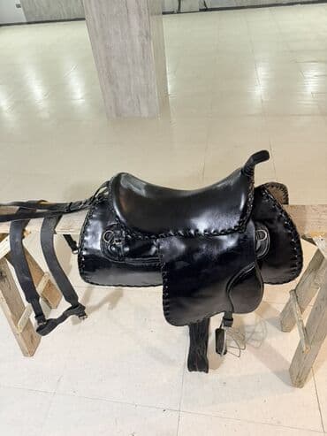 Məhsul: At yəhəri və komplekt dəri avadanlıq Təsvir: - Rəng: qara