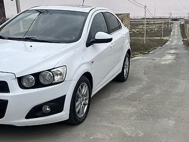 bmw e34 turbo: Chevrolet Aveo sedan – ağ rəngdə, 4 qapılı, şəhər üçün çevik və — 3