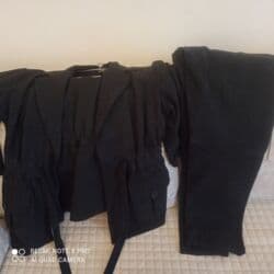 Kostyum satılır. şalvar pencək. M.L.XL razmere uyğundur Endirim etmək