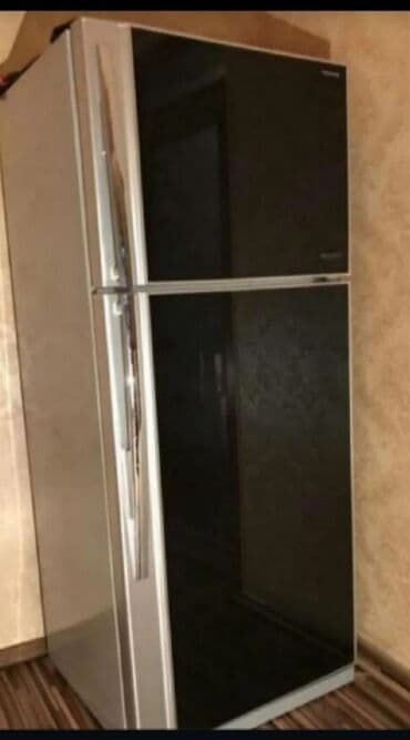 yeni suraxani: İşlənmiş 2 qapılı Toshiba Soyuducu Satılır, rəng - Qara, Təkərli — 2