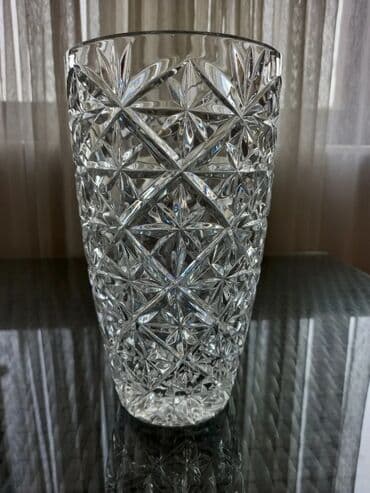 məxmər gülü: Bir vaza, Xrustal — 1