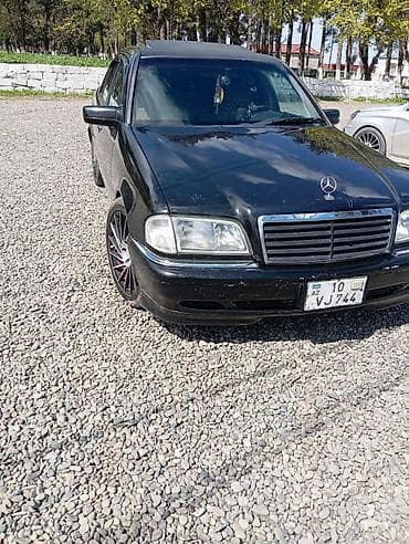 Mercedes-Benz C-Sinif sedan, qara rəng. - Kuzov: 4 qapılı sedan, qara