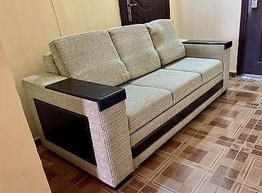 Taxta məbəx/otaq qapısı - Material: təbii ağac karkas və üzlük -