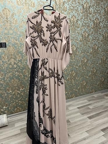 nişan donu: Zərif axşam libası – maxi uzunluq, açıq pudra rəngi. Parça axıcı və — 1