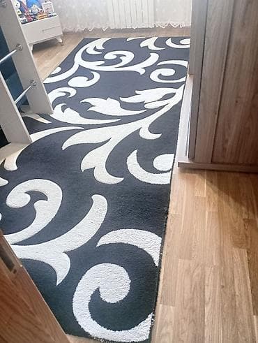 Rezin döşəmə örtüyü: Qara-ağ naxışlı xalça

yaxsi vəziyyətdədir uzunu 3.50 eni 1.50 — 4