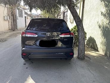 20 kuza prius: Toyota Corolla Cross Hybrid – qara rəng, şəhər və uzun məsafələr üçün — 2