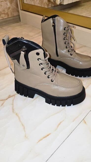 Qadın geyimləri: Ölçü: 38, rəng - Bej, Yeni — 1