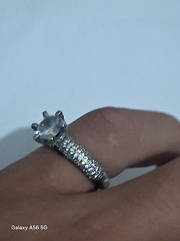 Gümüş 925 əyar Real alıcılar narahat etsin
Çəkisi - 5qr
Təzədir — 2