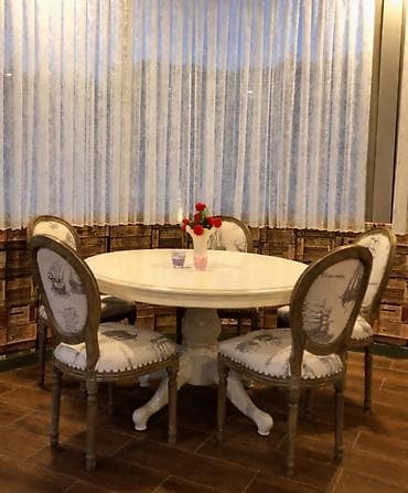 Masa desti 6 stulla 600₼ .Stullarin biri 250₼ alinib .Unvan Buzovna