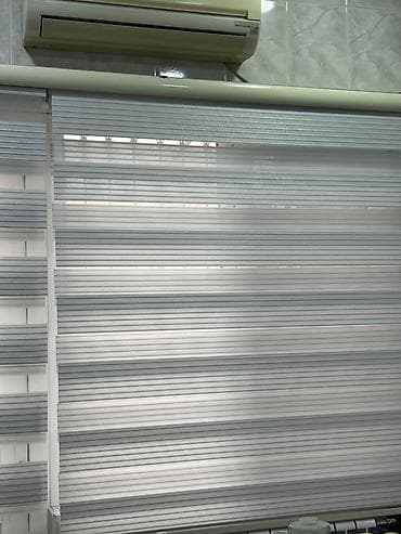 Свечи: Zebra/Jalousi rolikli pərdə – açıq boz rəngdə, üfüqi zolaqlı dizayn — 2