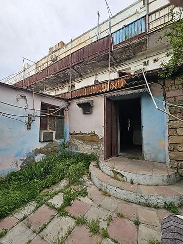 en son qoyulan ev elanlari: Satılır: Həyət evi - Geniş planlı birmərtəbəli ev, ayrı-ayrı böyük — 7