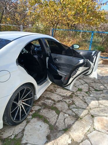 toyota corolla ölüxana: Mercedes-Benz sedan - Kuzov: ağ rəng, 4 qapı - Nömrə: 99-SC-677 (AZ) — 4