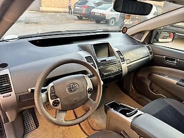 toyota sienta: Toyota Prius (2-ci nəsil) – tam hibrid liftbek. Xüsusiyyətlər: - — 6