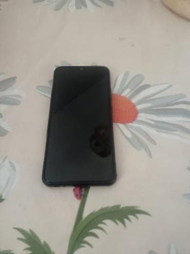 ıphone 17 pro max: Smartfon – qara rəngdə, böyük tamekranlı dizayn - Ön hissə: kənarlara — 1
