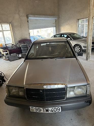 bmw e39 far: Mercedes-Benz 190 (W201): 2 l | 1990 il Sedan — 1