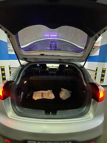 vito disk: Kia Rio: 1.4 l | 2013 il Sedan — 6