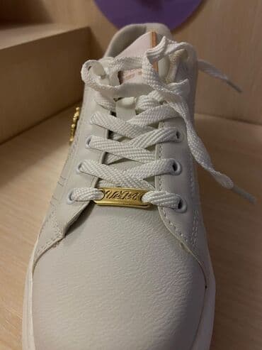 rezin botlar: USPA ağ rəngli sniker - Rəng: tam ağ, qızılı detallarla - Brend — 1