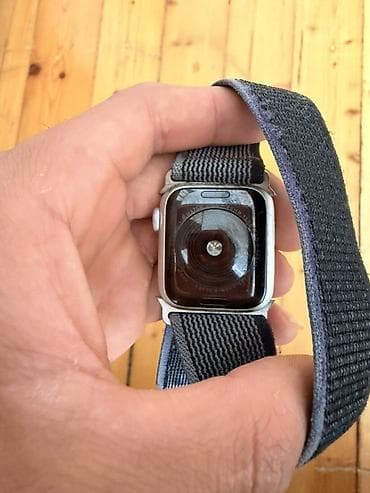 Apple Watch Series 3, 42 mm (alüminium gövdə, qara ekran, boz-qara