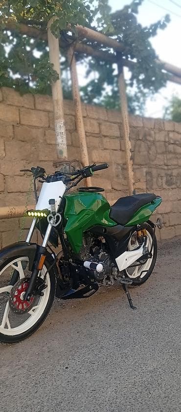 mini cps: Modifikasiya olunmuş şəhər/naked tərzli motosiklet Xüsusiyyətlər: - — 3