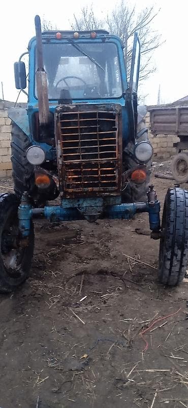 bmw surətlər qutusu: Traktor MTZ (Belarus) tipli, kabinəli, dörd təkərli, dizel mühərrikli — 1