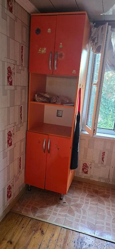 işlenmiş termolar: Mətbəx mebeli satılır. Dəstə daxildir: Üst və alt mətbəx dolabları — 1