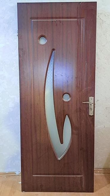 Daxili otaq qapısı – dekorativ şüşəli model - Material: Taxta əsaslı