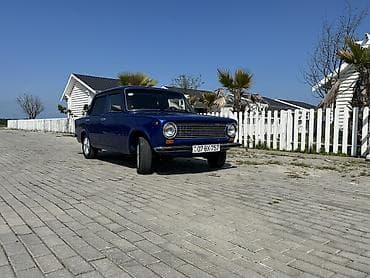 vaz 21015 şiti: Model: Lada (VAZ) 21011 Kuzov: sedan, 4 qapı Rəng: parlaq göy Nömrə — 5
