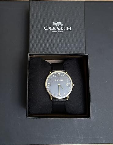 Eynəklər: Təmiz xətləri və müasir minimalist həssaslığı ilə Elliot iş günləri və — 1