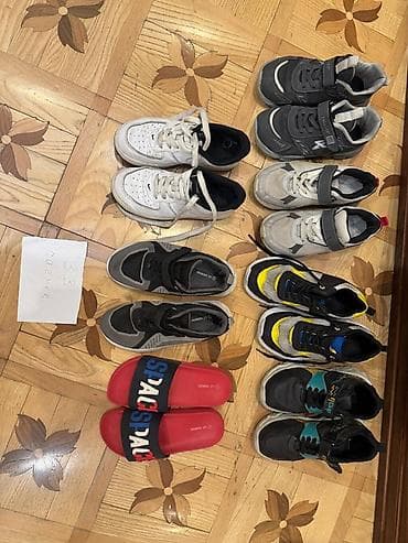 idman destleri: Uşaq ayaqqabıları dəsti – 33 ölçü Bir neçə cüt idman ayaqqabısı və — 6