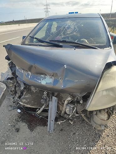 eylec: Toyota Prius – ehtiyat hissələri üçün Avtomobildən çıxarıla bilən — 1