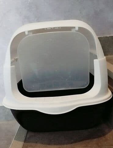 pişik qum qabı: Qapalı pişik tualeti (qum qabı) - İki hissəli konstruksiya: aşağıda — 1