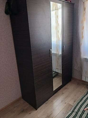 madeyra dolablar: İşlənmiş, 3 qapılı, Güzgülü, Qəhvəyi, Digər material, Açılan, Düz dolab — 1