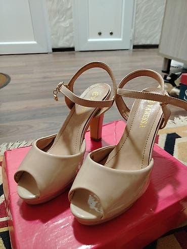 Qadın geyimləri: Qadın ayaqqabıları dəsti 37 razmer hamisi birge 10 azn qaralar yaxsi — 4