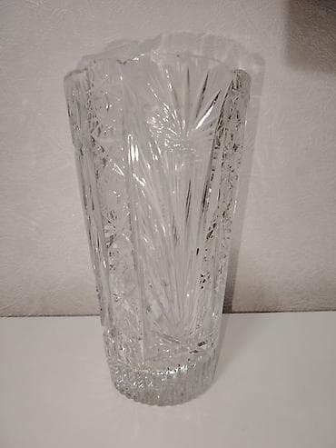 unitaz üstü: Bir vaza, Xrustal — 1