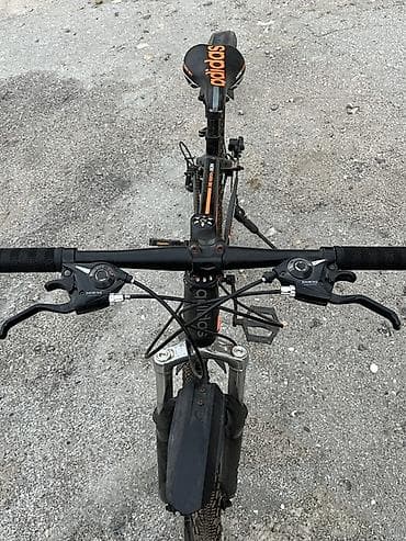 format velosiped: Dağ/şəhər tipli velosiped Arxa teker partlagdı. - Çərçivə: yüngül — 6