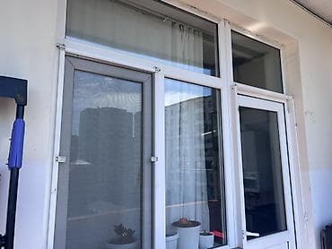 Açıq rəngli PVC balkon qapısı və pəncərə bloku - Material: ağ PVC