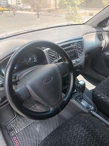 Avtomobil satışı: Kia Rio sedan – qara rəng, kompakt və qənaətcil şəhər avtomobili — 6