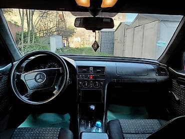 mercedes benz c class: Mercedes-Benz C-Class: 1.8 l | 1996 il Sedan — 4
