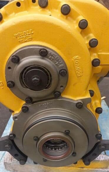 Qaşıqlar: Cat D9R buldozer. Transmisiya yenidir, orijinal Cat dır. Sifarişle — 2