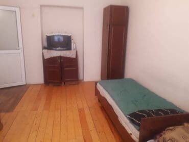 kurdexanida evler: Nizami rayon Icra Hakimiyyətinin arxasinda 5 mərtəbəli binanın 1ci — 5