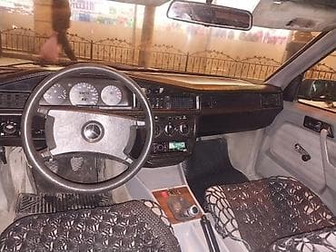 mersedes benz 190: Mercedes-Benz 190 (W201) sedan - Masin gundeliy surulen masindi — 3