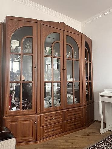 wkaflar: Klassik üslubda iri vitrinli qonaq otağı dolabı isdeyen gelib — 1
