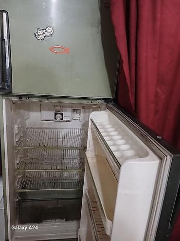 soyuducu 2 qapili: ELCE SUPER IWDEYIR HOFROS USTADA OLMAYIB - Üst hissə – dondurucu — 2