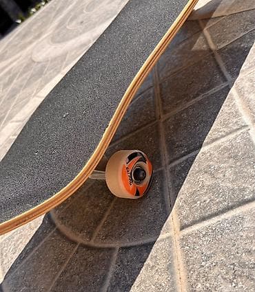 dynacord 2: Skateboard – 100% Canada Maple gövdə • Üst səth - qara griptape – — 4
